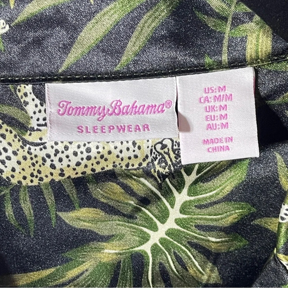 Tommy Bahama Pajama Top Size Medium Jungle Animal Print Sleepwear Button Front - Picture 3 of 7